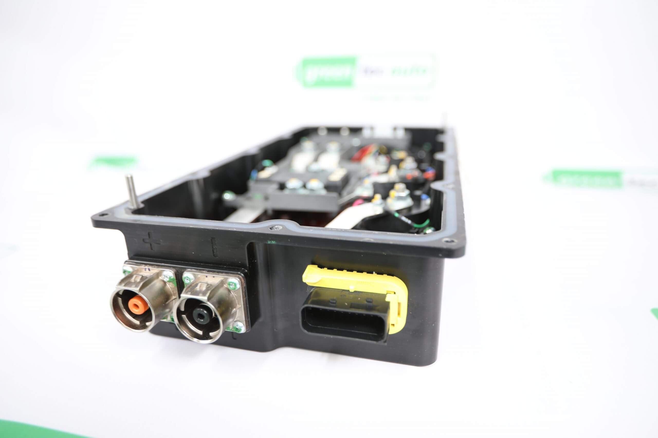 ISASCALE Current Sensor and 3 Gigavac Contactors